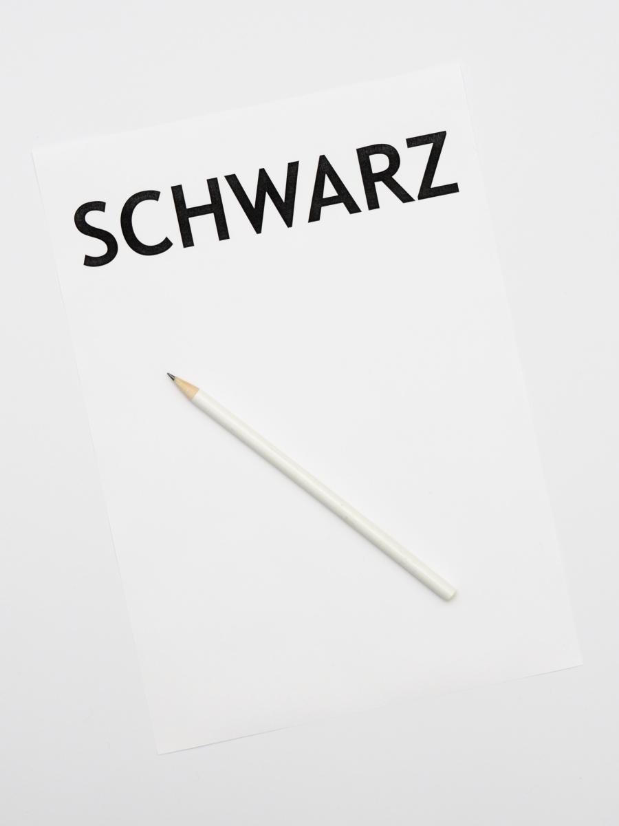 SCHWARZ-WEISS