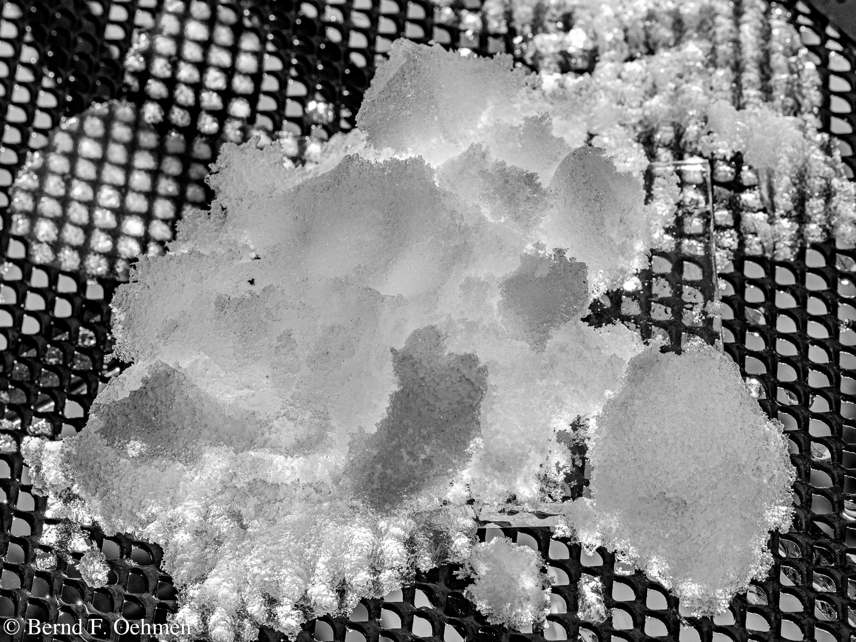 Schnee, Schneeballen, Winter mit extern Metz 64AF