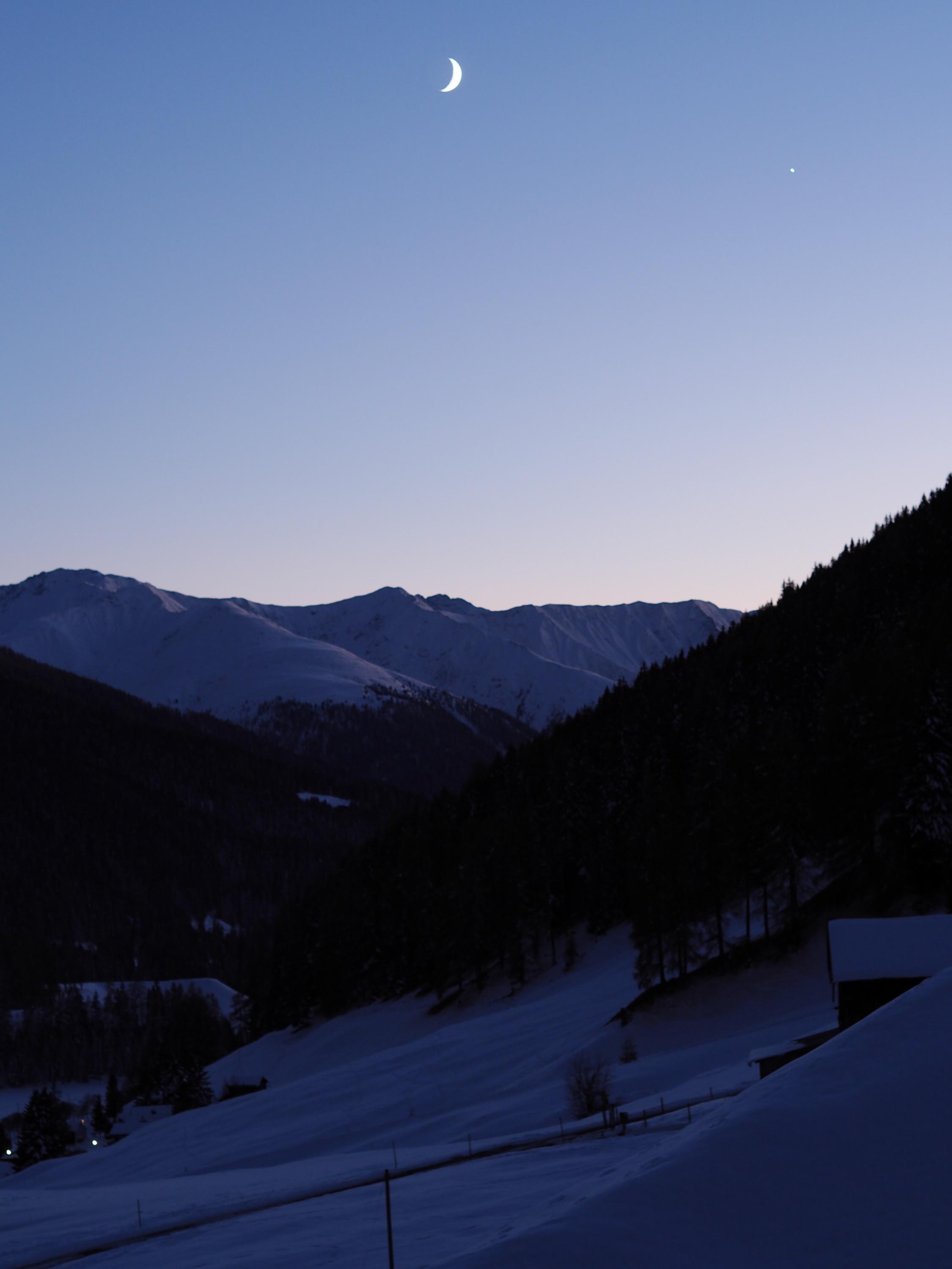 Abendhimmel, Mondsichel, Venus 