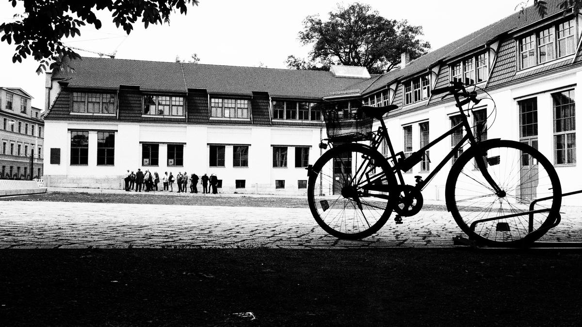 Fahrrad bodennah Universität Bauhaus Weimar